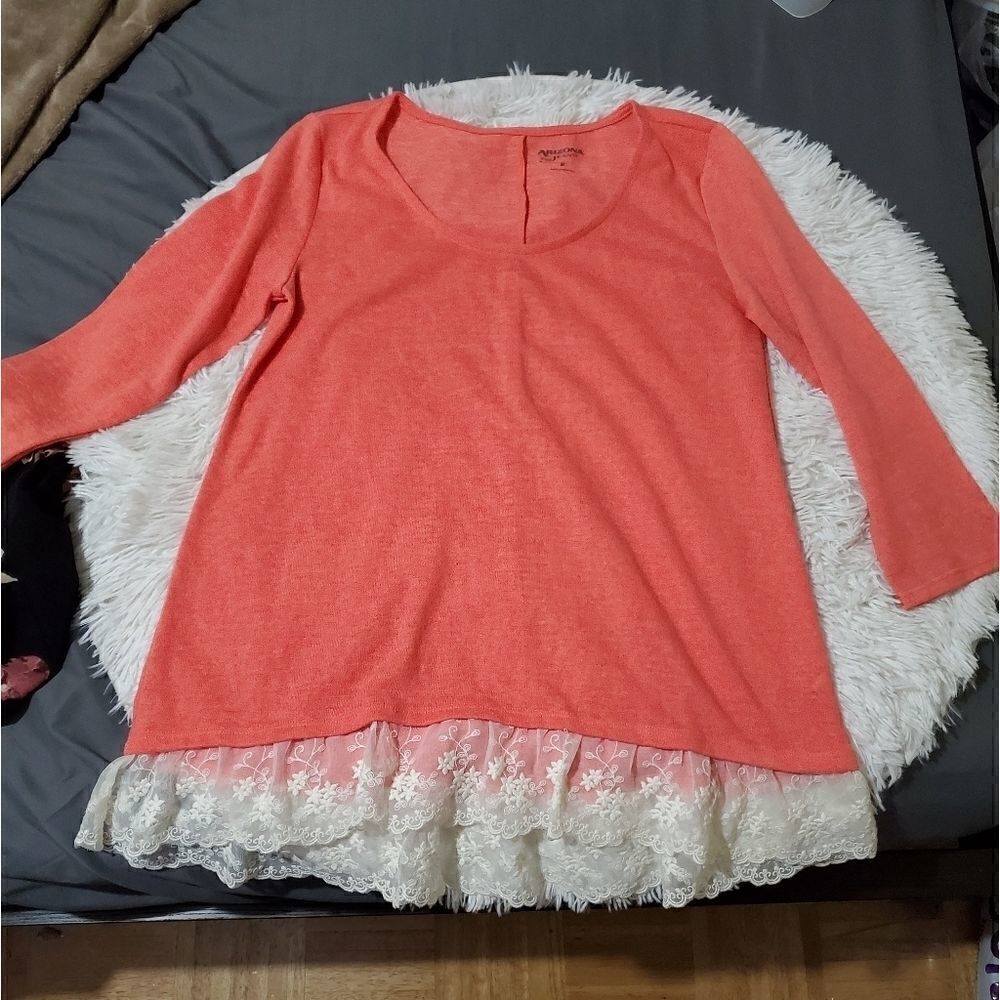 Arizona top with Ruffle Trim - Picture 2 of 2